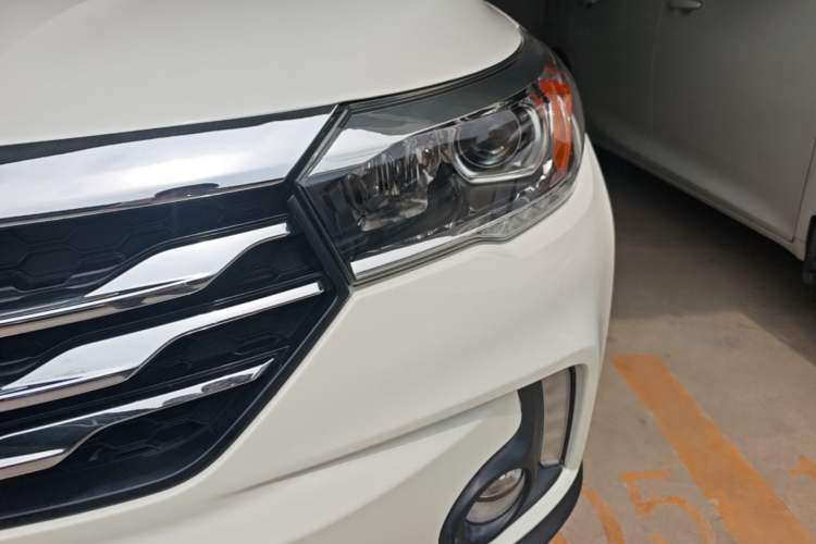 Used GAC Trumpchi GS4 2017 235T G-DCT Two-Wheel Drive Elite Edition Left Front Headlight