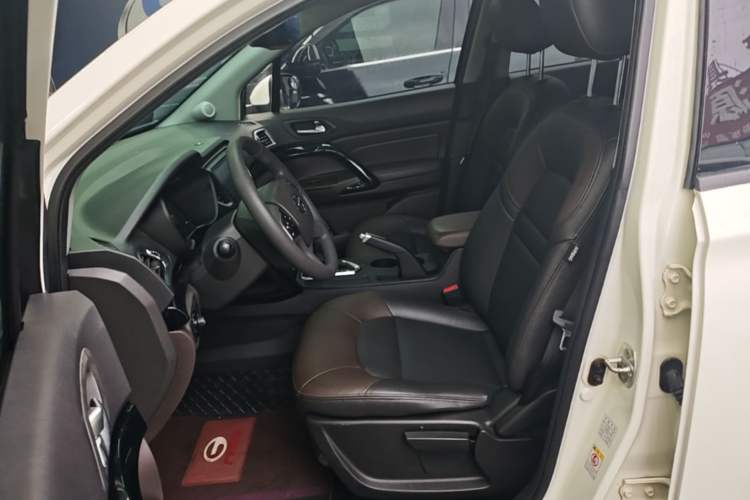 Used GAC Trumpchi GS4 2017 200T G-DCT Two-Wheel Drive Elite Edition Left Front Seat