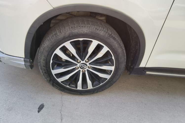 Used GAC Trumpchi GS4 2017 235T Automatic Two-Wheel Drive Luxury Smart Connectivity Version Left Front Wheel Hub