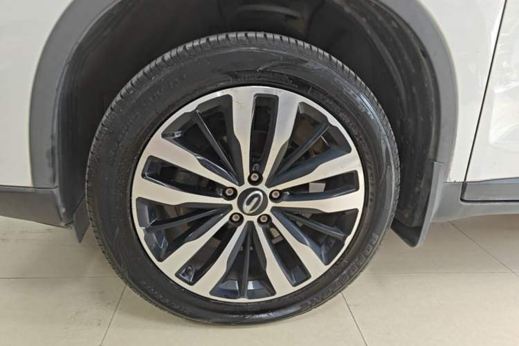 Used GAC Trumpchi GS4 2017 235T Automatic Two-Wheel Drive Luxury Smart Connectivity Version Left Front Wheel Hub