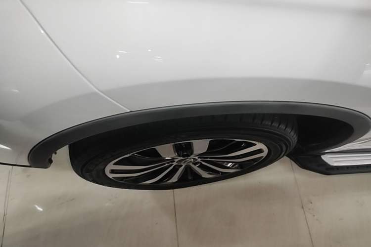Used GAC Trumpchi GS4 2017 235T Automatic Two-Wheel Drive Luxury Smart Connectivity Version Left Front Wheel Hub