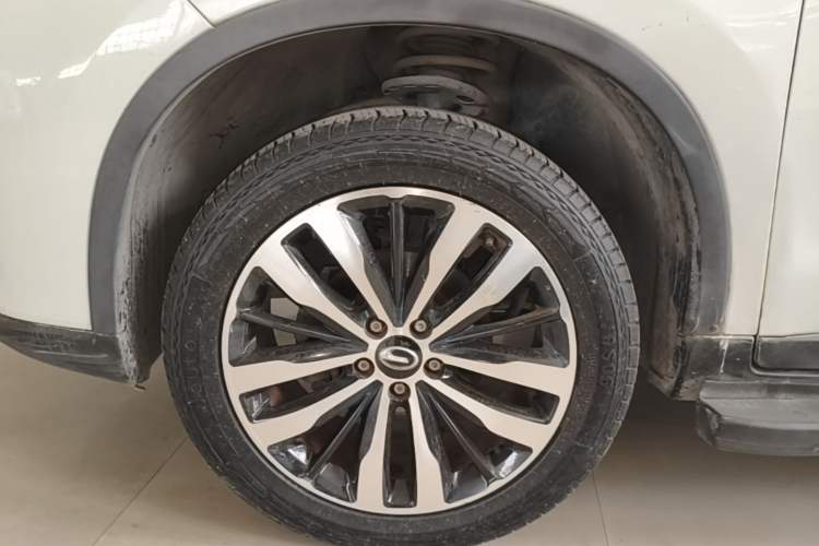 Used GAC Trumpchi GS4 2017 235T Manual Two-Wheel Drive Luxury Edition Left Front Wheel Hub