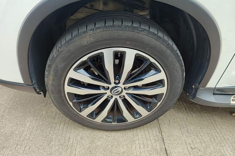 Used GAC Trumpchi GS4 2017 235T Automatic Two-Wheel Drive Luxury Smart Connectivity Version Left Front Wheel Hub