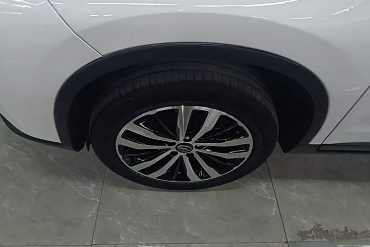 Used GAC Trumpchi GS4 2017 235T Automatic Two-Wheel Drive Luxury Smart Connectivity Version Left Front Wheel Hub