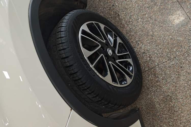 Used GAC Trumpchi GS4 2017 235T G-DCT Two-Wheel Drive Elite Edition Left Front Wheel Hub