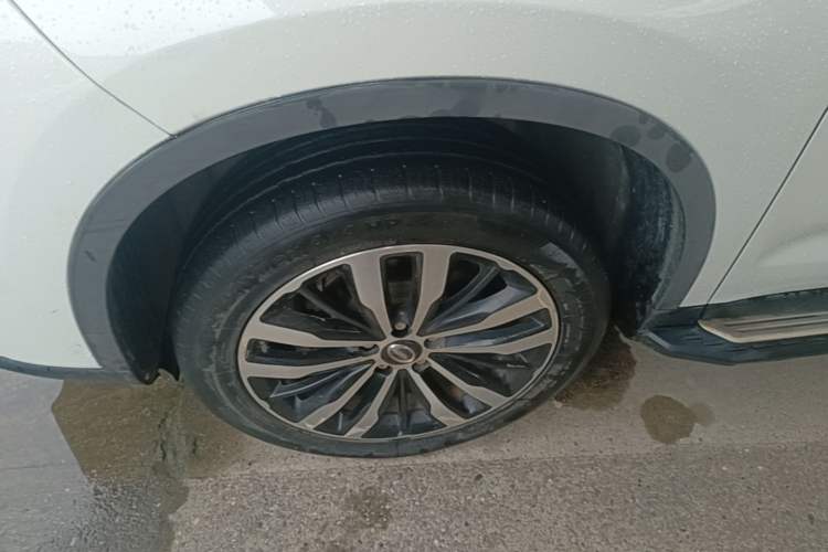 Used GAC Trumpchi GS4 2017 235T Automatic Two-Wheel Drive Luxury Smart Connectivity Version Left Front Wheel Hub