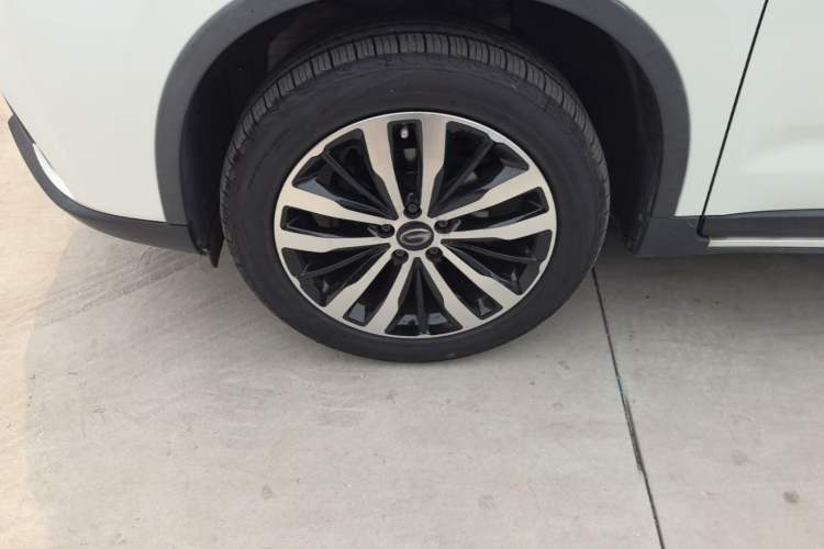 Used GAC Trumpchi GS4 2017 235T Manual Two-Wheel Drive Luxury Edition Left Front Wheel Hub