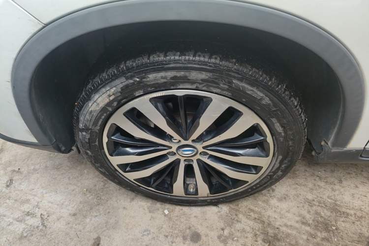 Used GAC Trumpchi GS4 2017 235T Automatic Two-Wheel Drive Luxury Smart Connectivity Version Left Front Wheel Hub