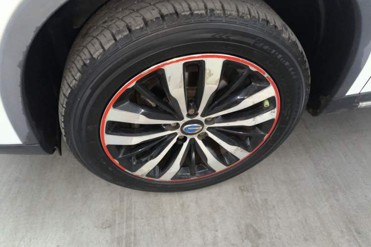 Used GAC Trumpchi GS4 2017 235T Automatic Two-Wheel Drive Luxury Smart Connectivity Version Left Front Wheel Hub