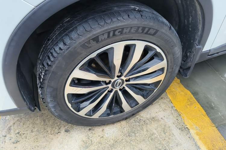 Used GAC Trumpchi GS4 2017 235T Automatic Two-Wheel Drive Luxury Smart Connectivity Version Left Front Wheel Hub