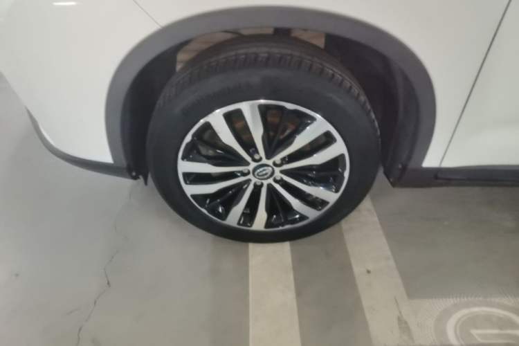 Used GAC Trumpchi GS4 2017 235T Automatic Two-Wheel Drive Luxury Smart Connectivity Version Left Front Wheel Hub