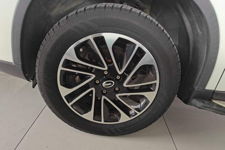 Used GAC Trumpchi GS4 2017 235T Automatic Two-Wheel Drive Elite Edition Left Front Wheel Hub