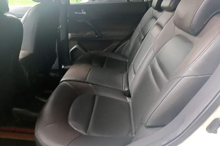 Used GAC Trumpchi GS4 2017 235T Automatic Two-Wheel Drive Luxury Smart Connectivity Version Left Rear Seat