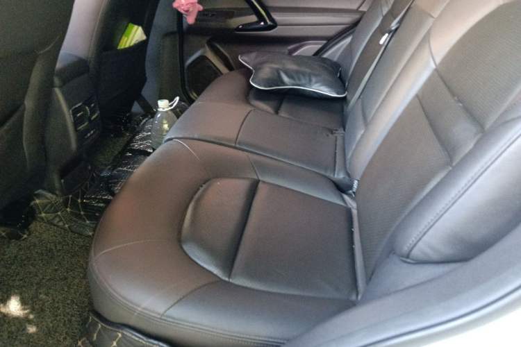 Used GAC Trumpchi GS4 2017 235T Manual Two-Wheel Drive Luxury Edition Left Rear Seat