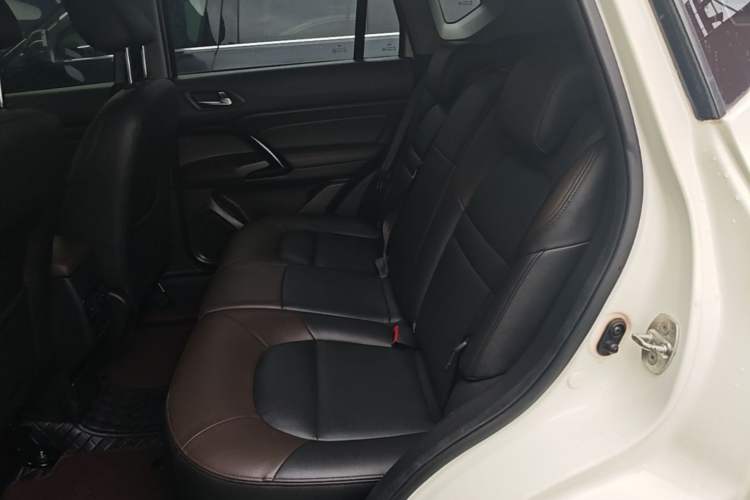 Used GAC Trumpchi GS4 2017 200T G-DCT Two-Wheel Drive Elite Edition Left Rear Seat