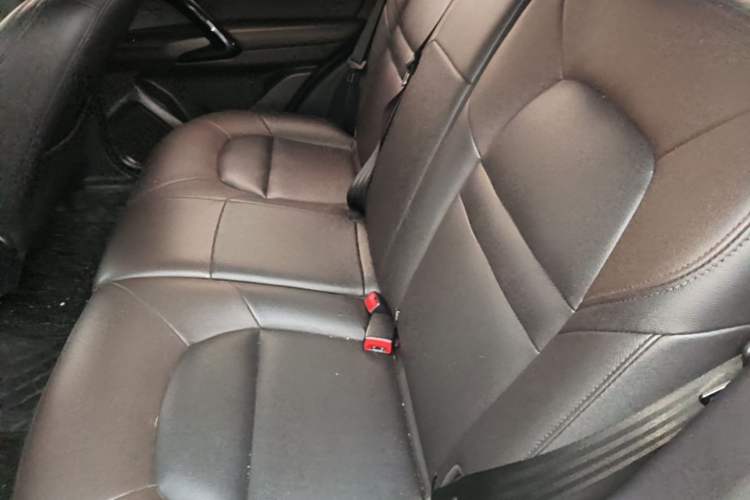 Used GAC Trumpchi GS4 2017 235T G-DCT Two-Wheel Drive Elite Edition Left Rear Seat