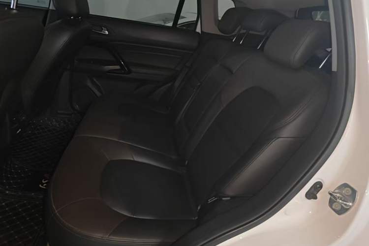 Used GAC Trumpchi GS4 2017 235T Automatic Two-Wheel Drive Elite Edition Left Rear Seat