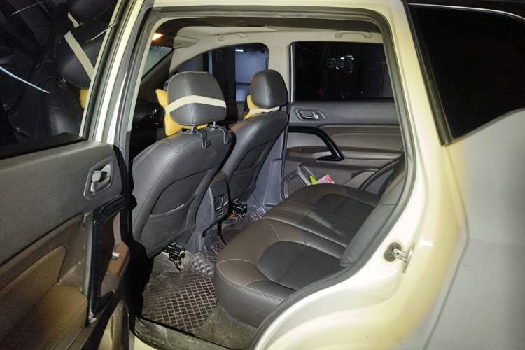 Used GAC Trumpchi GS4 2017 235T Automatic Two-Wheel Drive Elite Edition Left Rear Seat