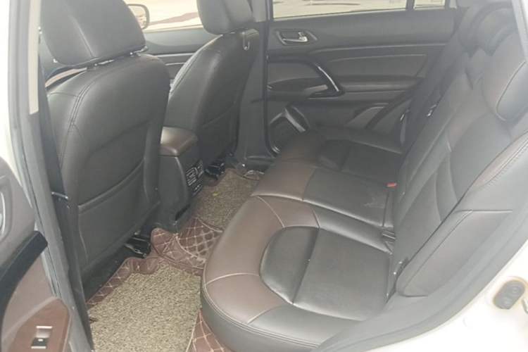 Used GAC Trumpchi GS4 2017 235T Manual Two-Wheel Drive Luxury Edition Left Rear Seat