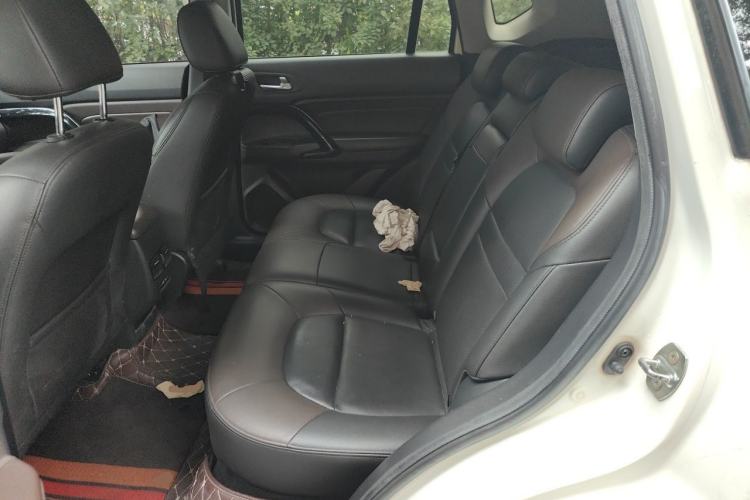 Used GAC Trumpchi GS4 2017 235T G-DCT Two-Wheel Drive Luxury Edition Left Rear Seat