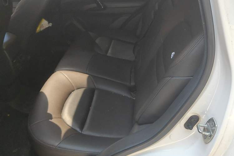 Used GAC Trumpchi GS4 2017 200T Manual Two-Wheel Drive Luxury Edition Left Rear Seat