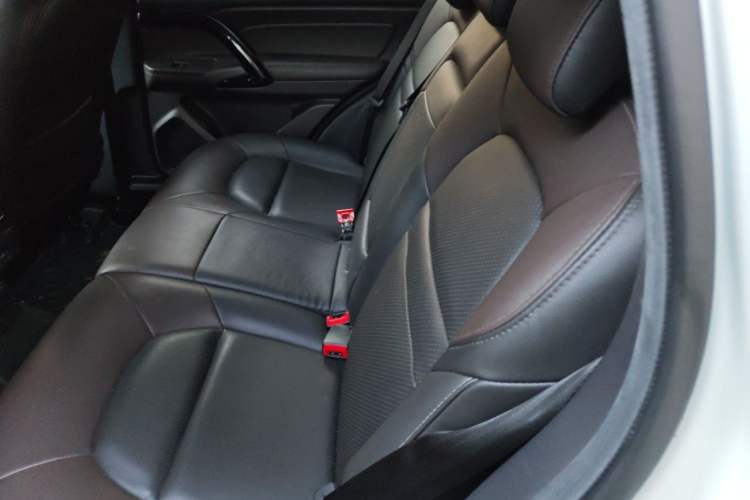 Used GAC Trumpchi GS4 2017 235T Automatic Two-Wheel Drive Luxury Smart Connectivity Version Left Rear Seat