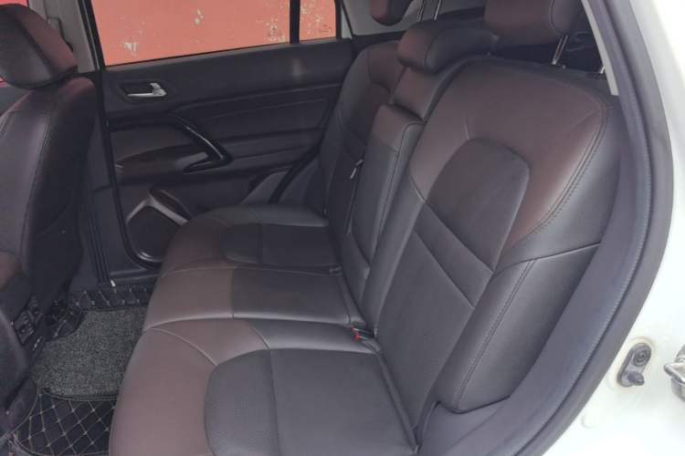 Used GAC Trumpchi GS4 2017 235T Manual Two-Wheel Drive Luxury Edition Left Rear Seat