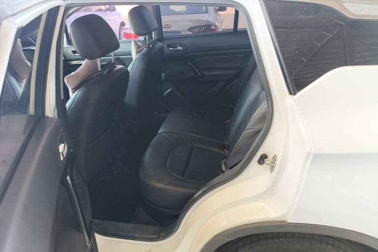 Used GAC Trumpchi GS4 2017 200T G-DCT Two-Wheel Drive Luxury Edition Left Rear Seat