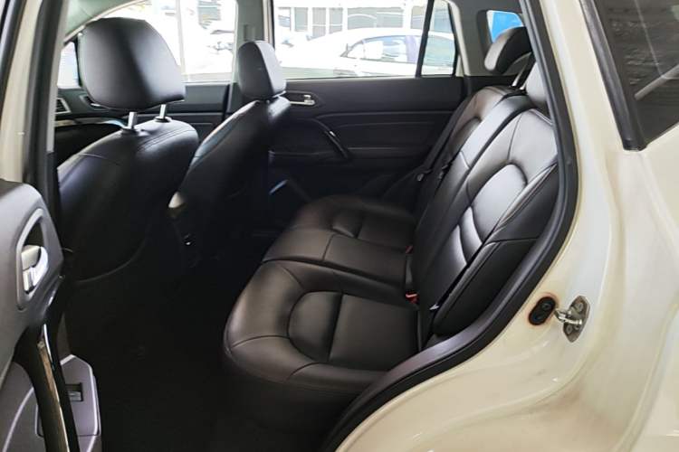 Used GAC Trumpchi GS4 2017 200T G-DCT Two-Wheel Drive Elite Edition Left Rear Seat