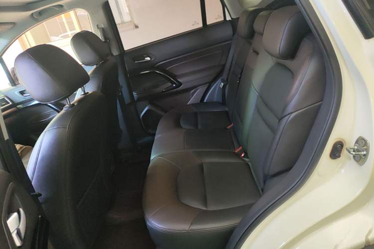 Used GAC Trumpchi GS4 2017 235T Automatic Two-Wheel Drive Luxury Smart Connectivity Version Left Rear Seat