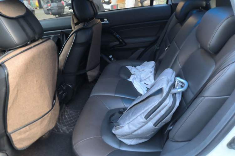 Used GAC Trumpchi GS4 2017 200T G-DCT Two-Wheel Drive Elite Edition Left Rear Seat