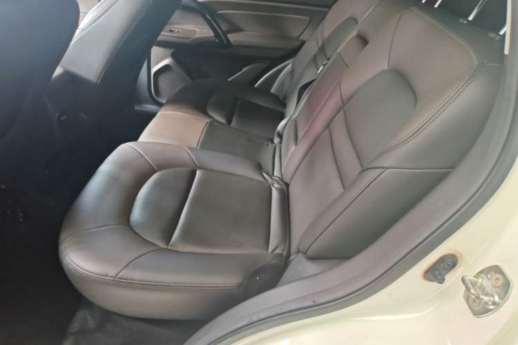 Used GAC Trumpchi GS4 2017 235T Automatic Two-Wheel Drive Luxury Smart Connectivity Version Left Rear Seat