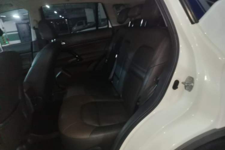 Used GAC Trumpchi GS4 2017 235T Automatic Two-Wheel Drive Luxury Smart Connectivity Version Left Rear Seat