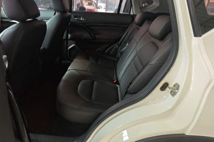 Used GAC Trumpchi GS4 2017 235T G-DCT Two-Wheel Drive Elite Edition Left Rear Seat