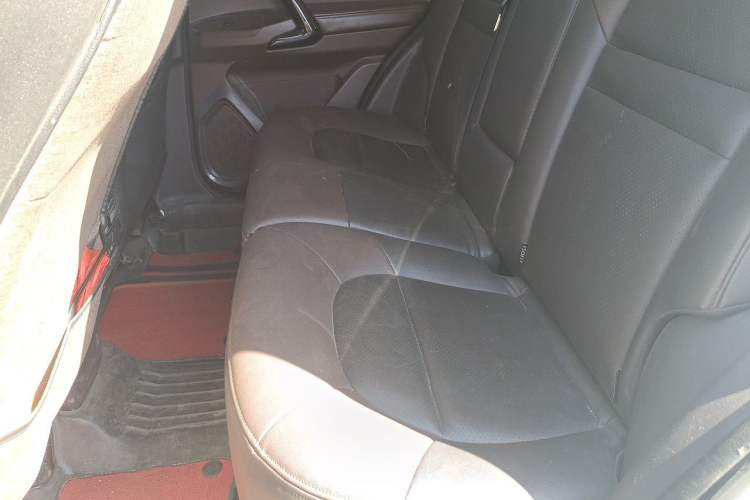 Used GAC Trumpchi GS4 2017 235T Manual Two-Wheel Drive Luxury Edition Left Rear Seat