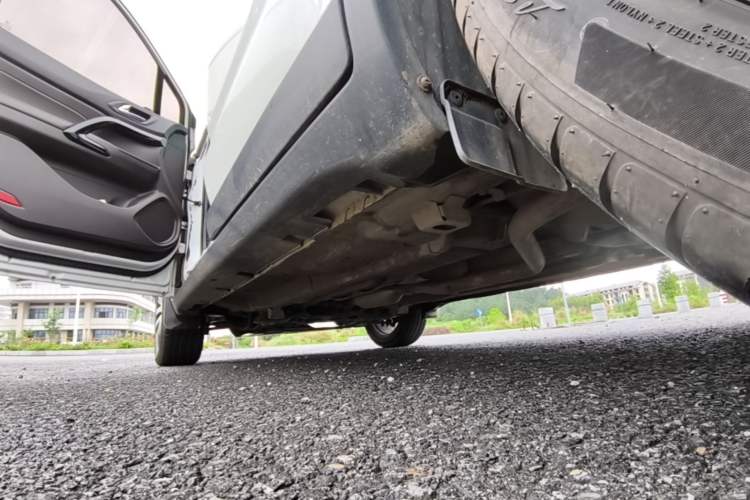 Used GAC Trumpchi GS4 2017 235T Manual Two-Wheel Drive Luxury Edition Left Side Sill