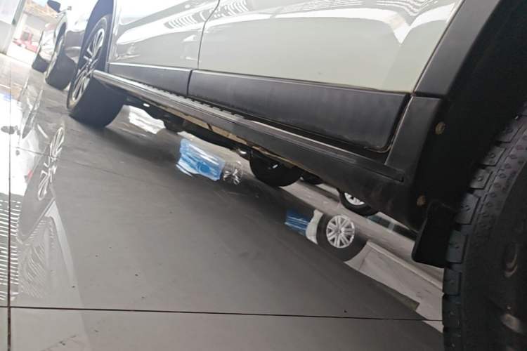Used GAC Trumpchi GS4 2017 235T Automatic Two-Wheel Drive Elite Edition Left Side Sill