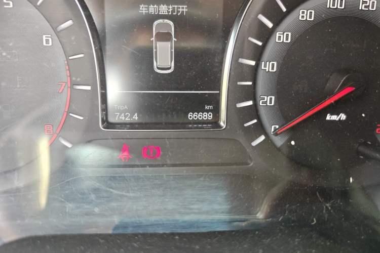 Used GAC Trumpchi GS4 2017 200T Manual Two-Wheel Drive Elite Edition Odometer Close Up
