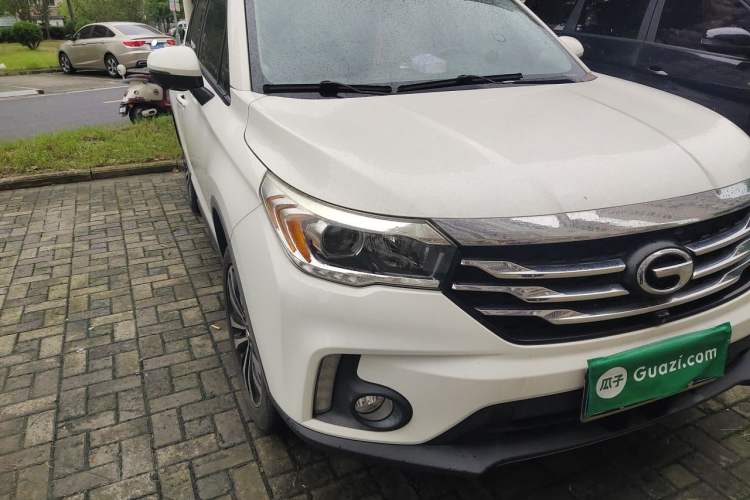 Used GAC Trumpchi GS4 2017 235T Automatic Two-Wheel Drive Luxury Smart Connectivity Version Right Front Headlight