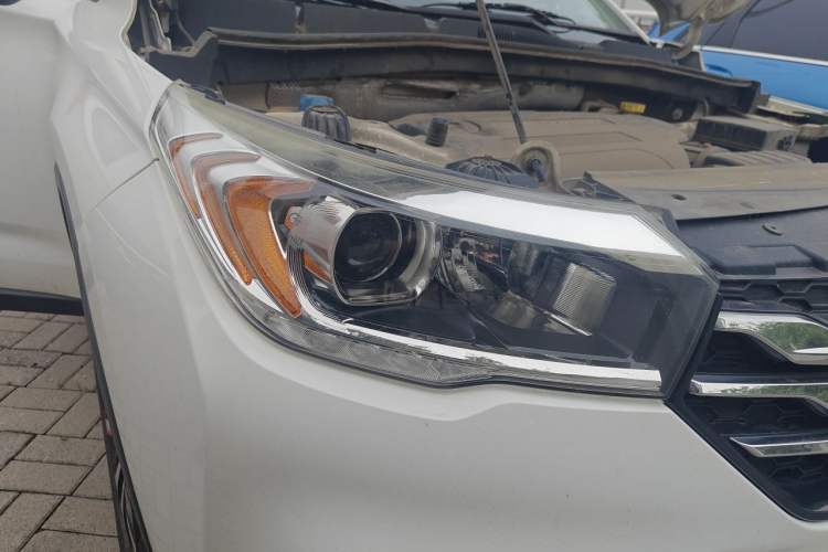 Used GAC Trumpchi GS4 2017 235T Automatic Two-Wheel Drive Luxury Smart Connectivity Version Right Front Headlight