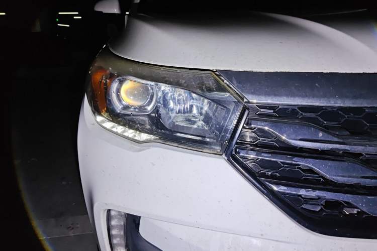 Used GAC Trumpchi GS4 2017 235T Automatic Two-Wheel Drive Elite Edition Right Front Headlight