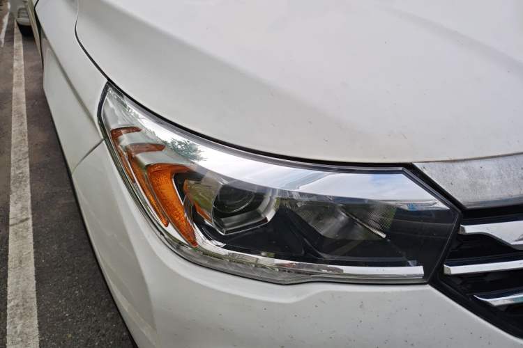 Used GAC Trumpchi GS4 2017 235T G-DCT Two-Wheel Drive Elite Edition Right Front Headlight