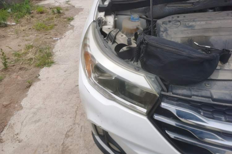 Used GAC Trumpchi GS4 2017 235T Automatic Two-Wheel Drive Luxury Smart Connectivity Version Right Front Headlight