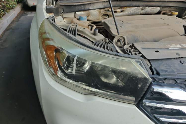 Used GAC Trumpchi GS4 2017 235T G-DCT Two-Wheel Drive Elite Edition Right Front Headlight