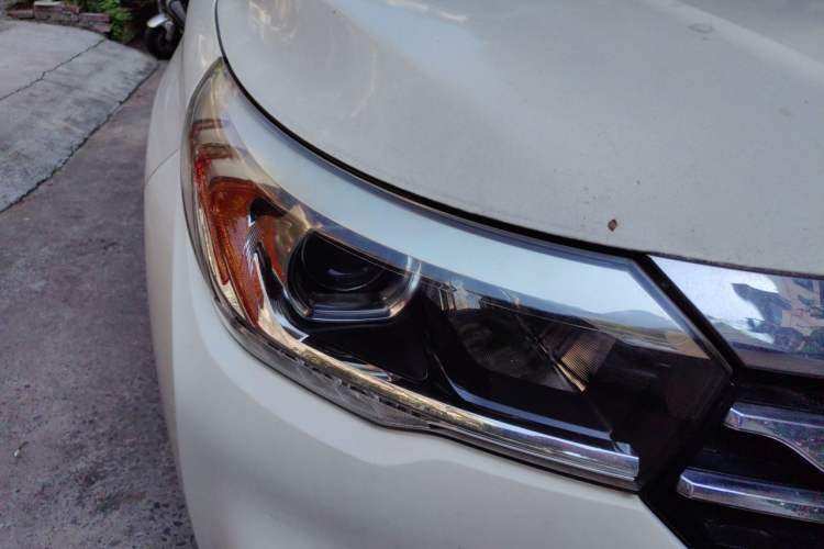 Used GAC Trumpchi GS4 2017 235T Manual Two-Wheel Drive Luxury Edition Right Front Headlight