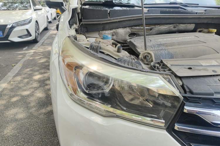 Used GAC Trumpchi GS4 2017 235T Automatic Two-Wheel Drive Luxury Smart Connectivity Version Right Front Headlight