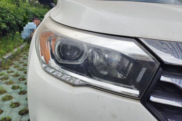 Used GAC Trumpchi GS4 2017 235T Automatic Two-Wheel Drive Luxury Smart Connectivity Version Right Front Headlight