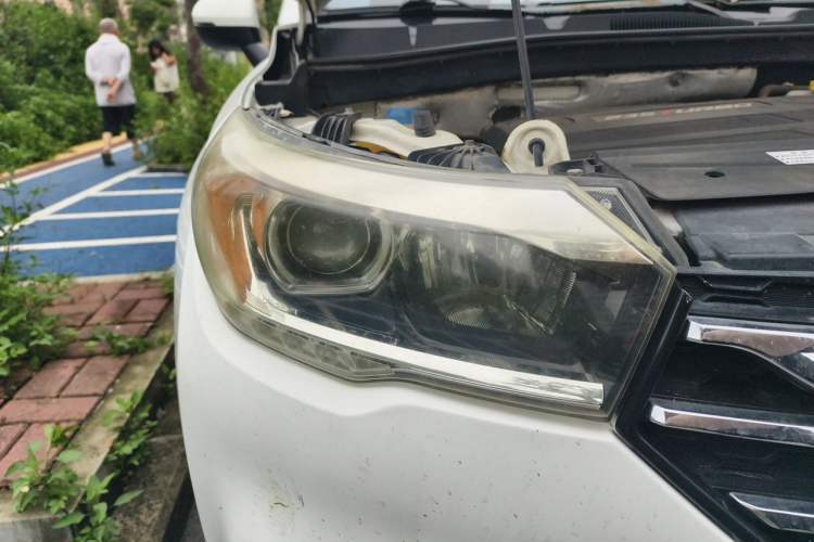 Used GAC Trumpchi GS4 2017 235T Manual Two-Wheel Drive Luxury Edition Right Front Headlight