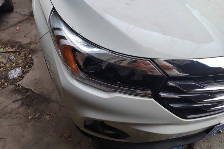 Used GAC Trumpchi GS4 2017 235T Automatic Two-Wheel Drive Luxury Smart Connectivity Version Right Front Headlight