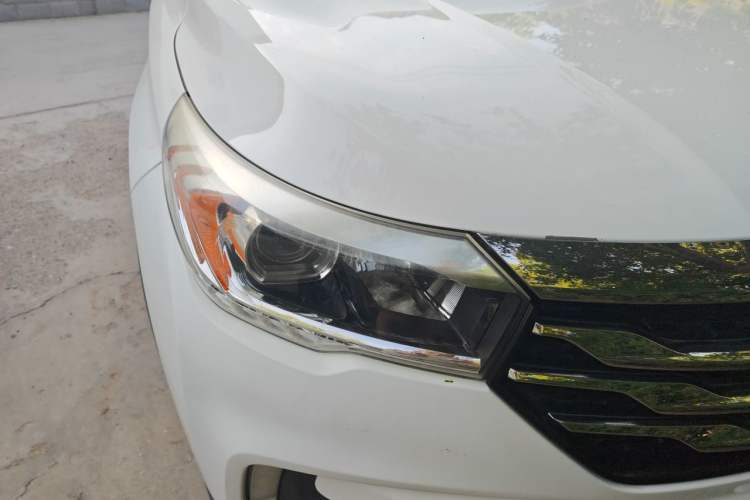 Used GAC Trumpchi GS4 2017 235T Automatic Two-Wheel Drive Luxury Smart Connectivity Version Right Front Headlight